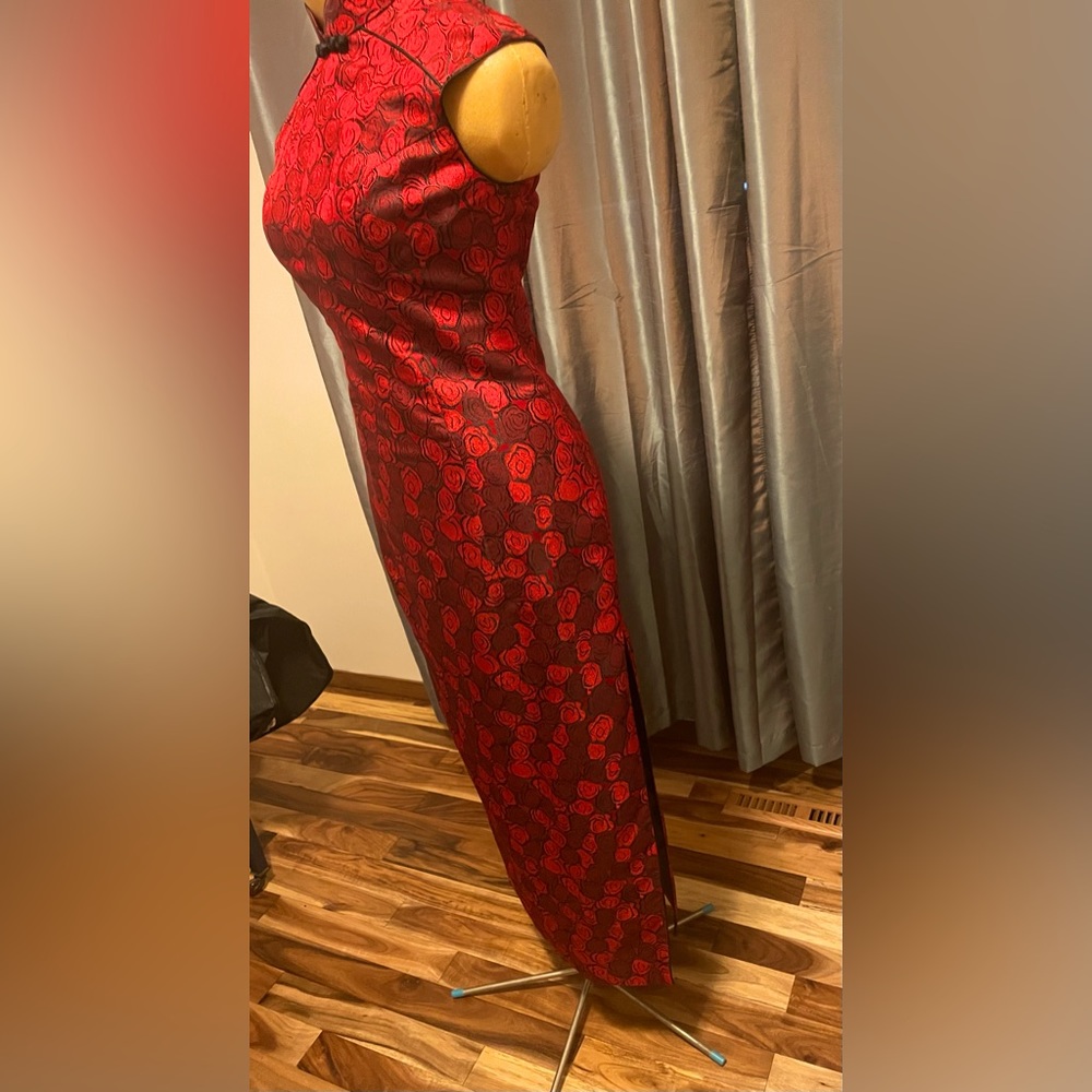 Traditional Cheongsam (Chinese Dress) Red & Black Silk & Poly threading. Sz 4/6